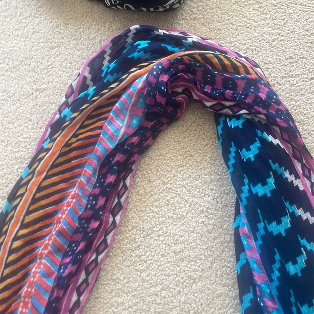 Light scarf - Picture 3 of 4